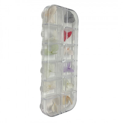 12 GRILLES DE FLEURS COLOREES