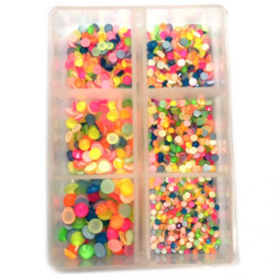 12 GRILLES DE PAILLETTES COLOREES