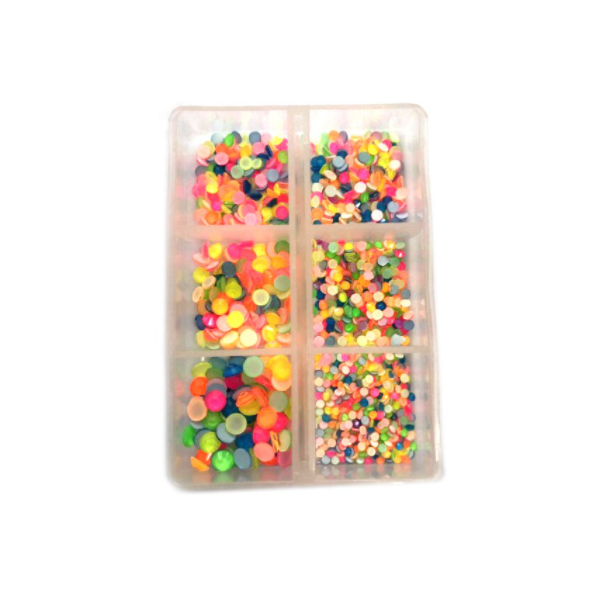 12 GRILLES DE PAILLETTES COLOREES